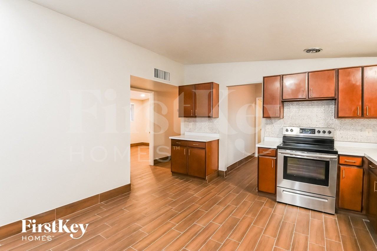 8940 E Pine Valley Dr - Photo 4 of 15