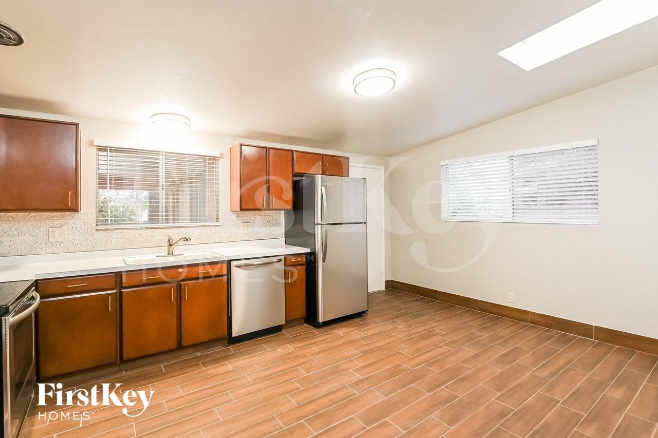 8940 E Pine Valley Dr - Photo 5 of 15