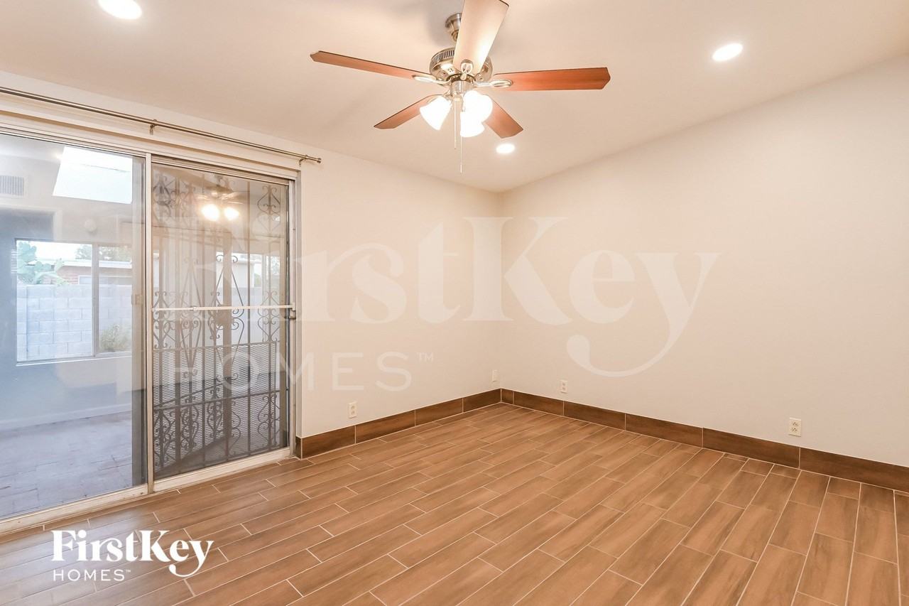 8940 E Pine Valley Dr - Photo 7 of 15