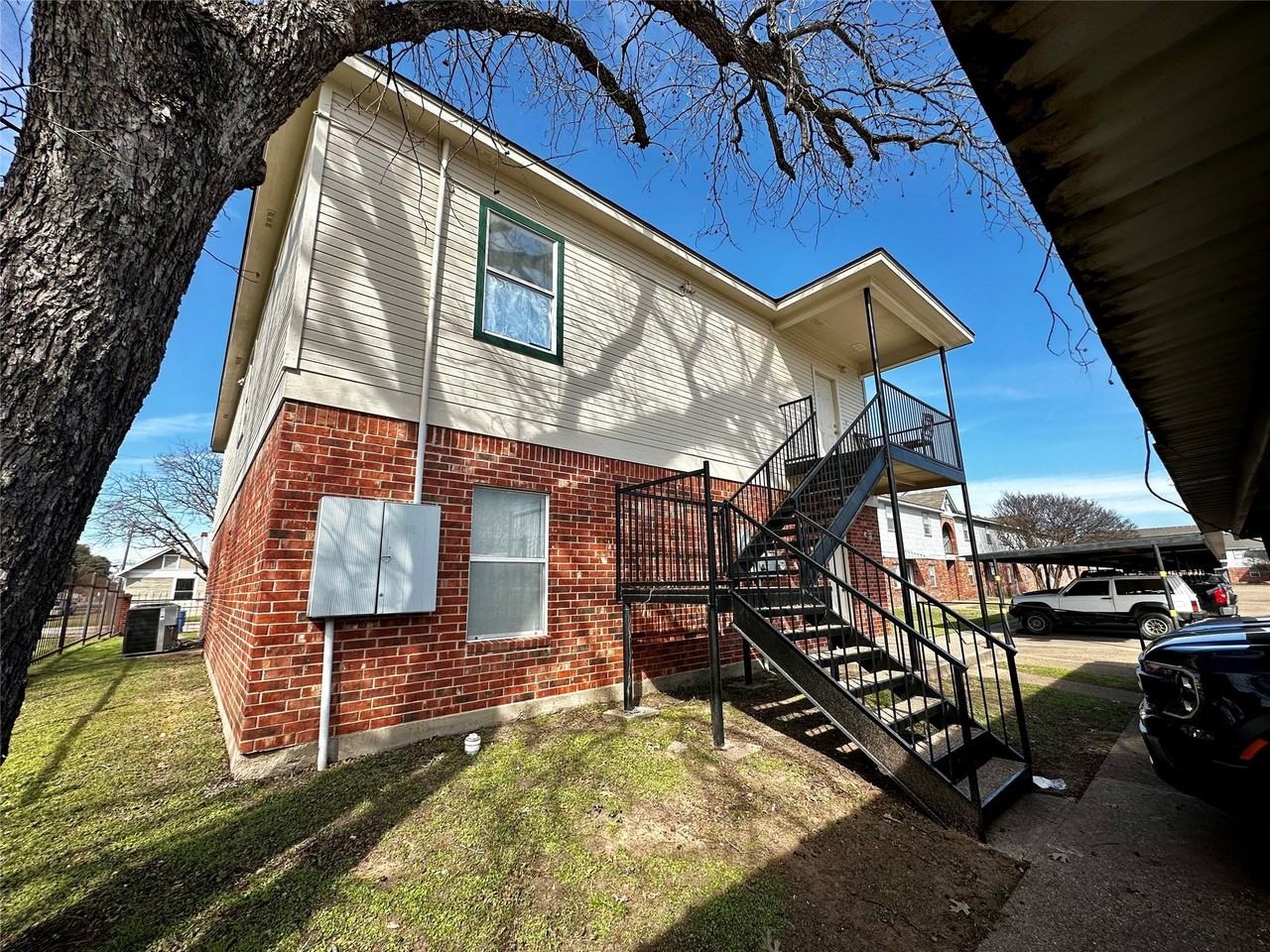 1318 James Ave - Photo 3 of 19