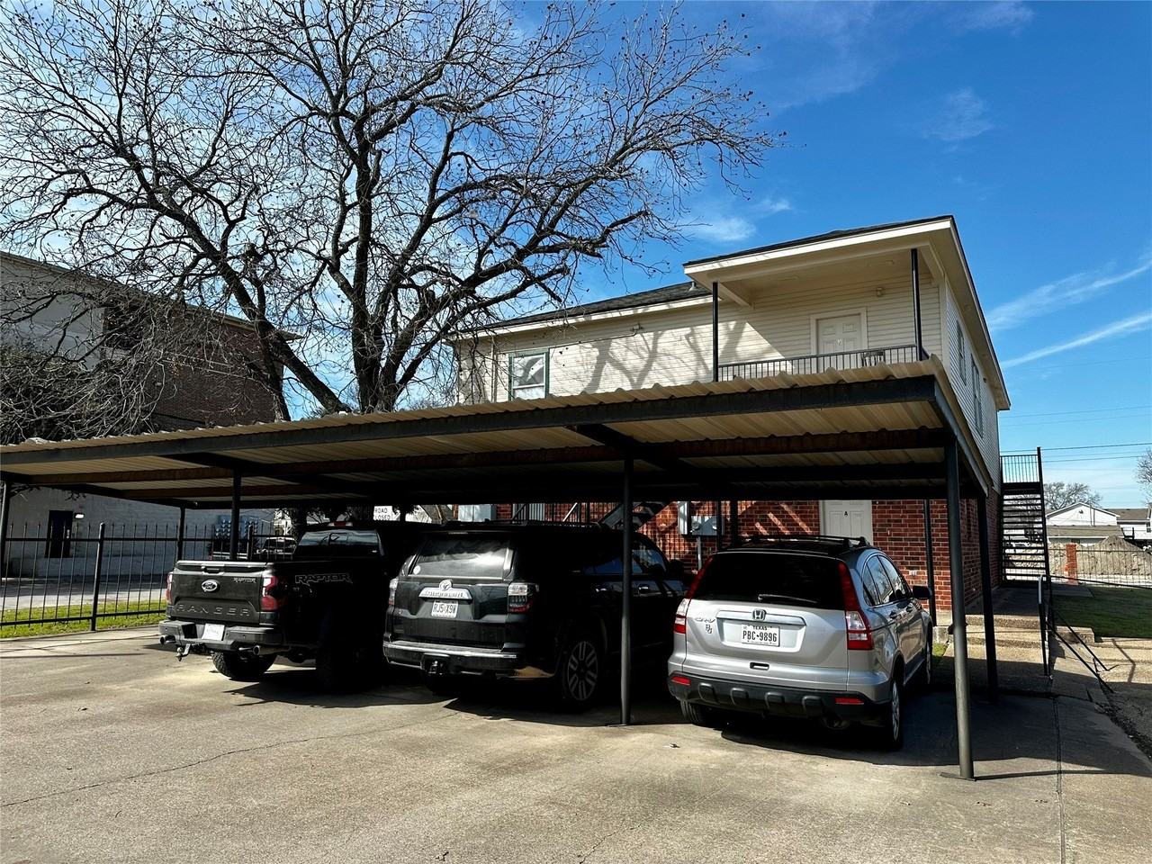1318 James Ave - Photo 4 of 19