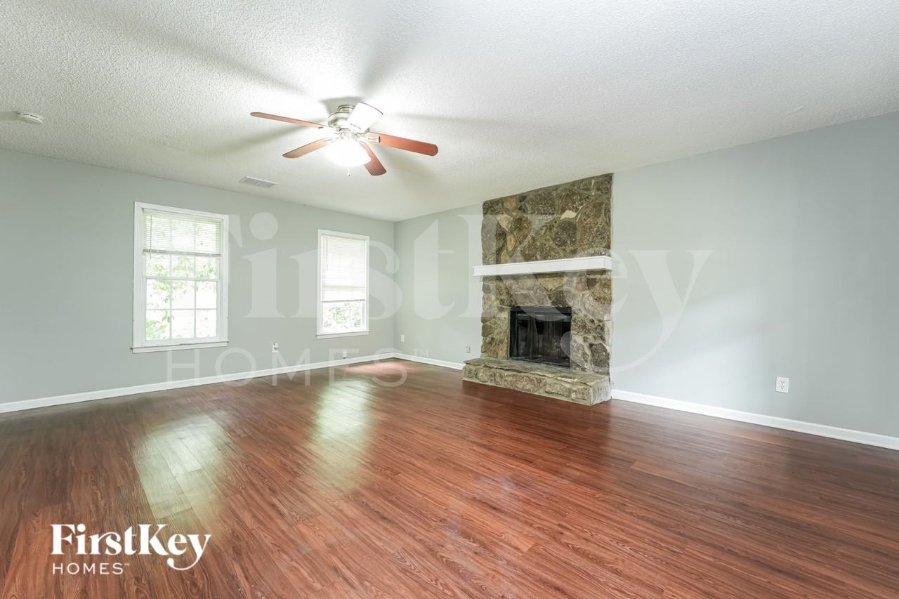 5565 Westberry Ln - Photo 3 of 16