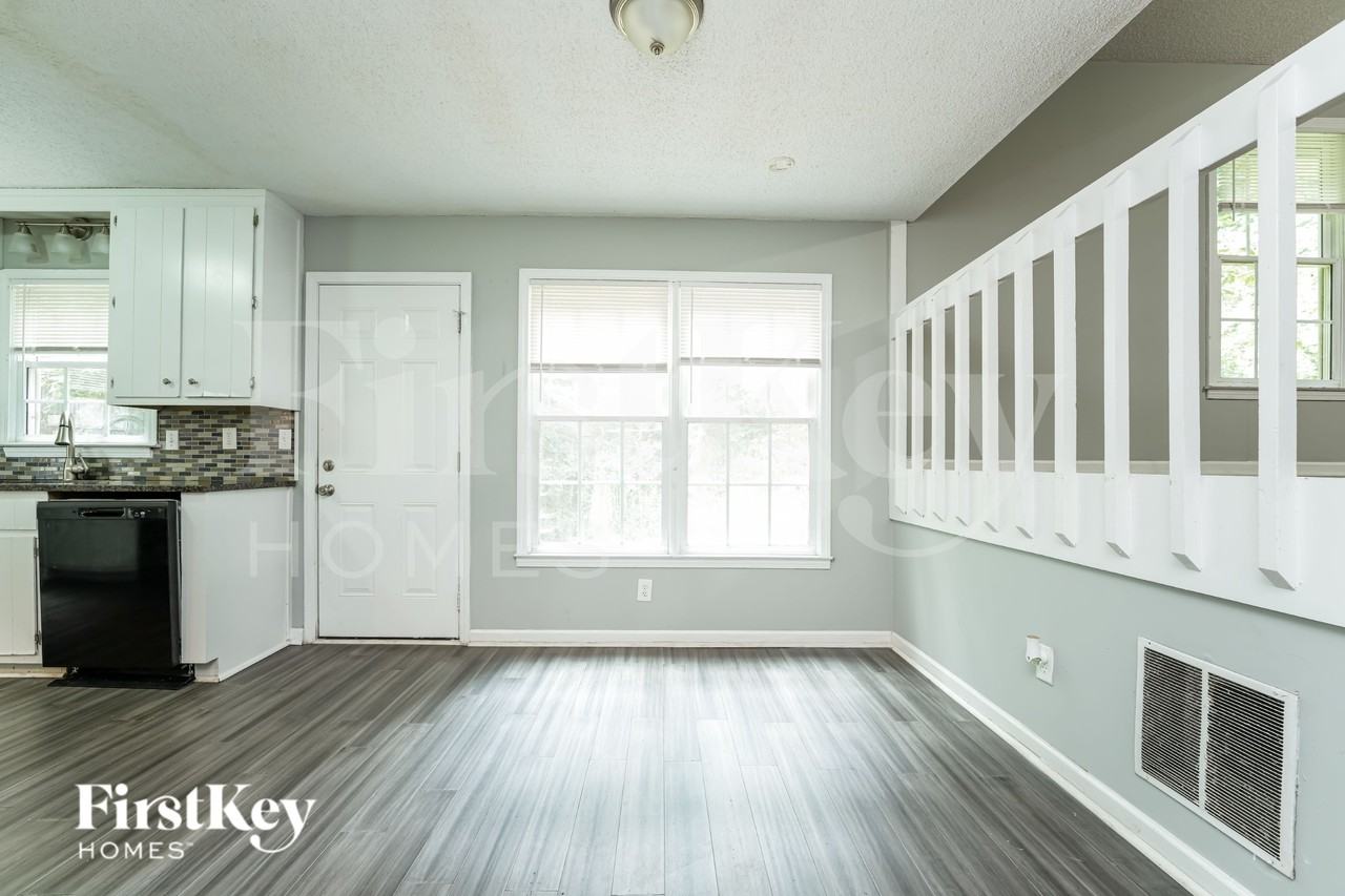 5565 Westberry Ln - Photo 4 of 16