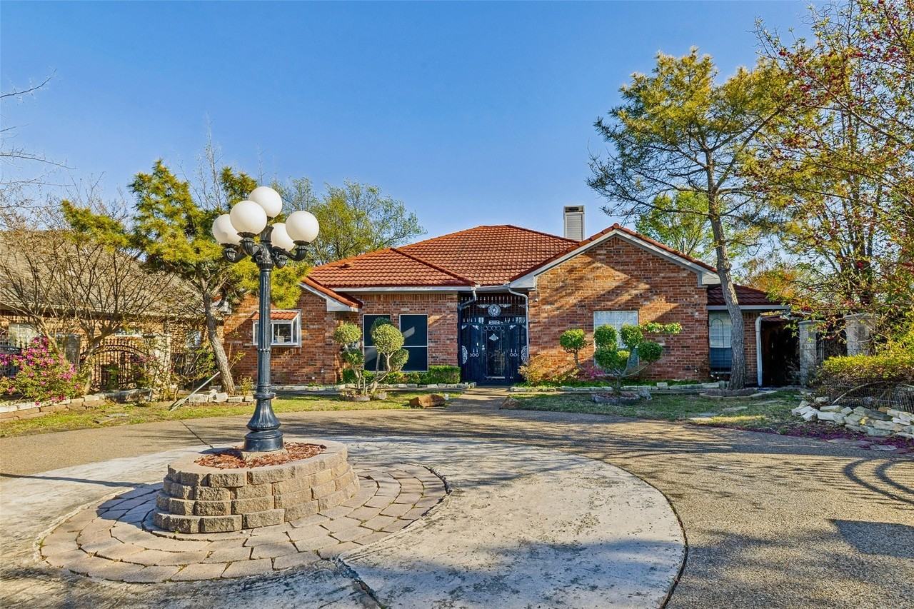 3024 Encino Dr