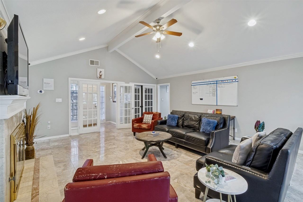 3024 Encino Dr - Photo 3 of 25