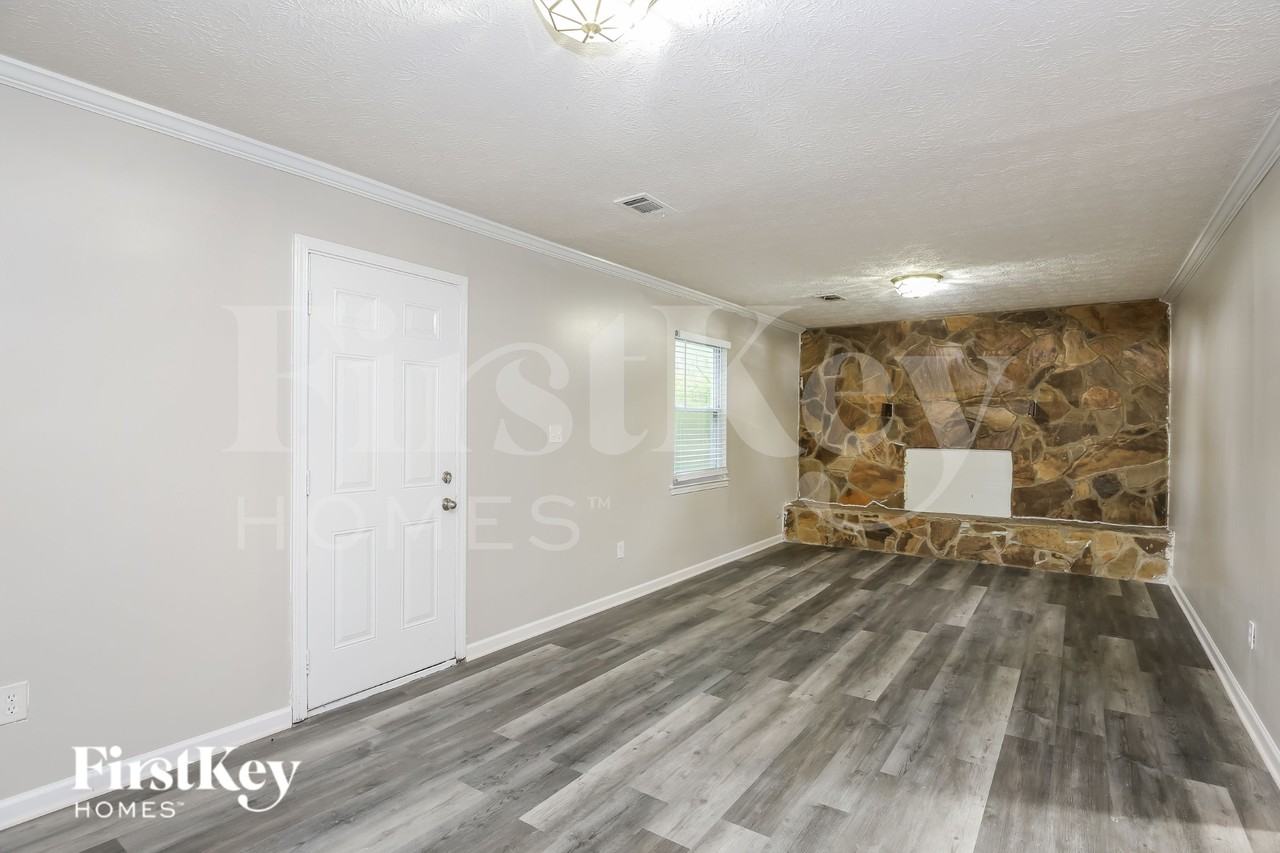 3800 Charlotte Dr - Photo 2 of 16