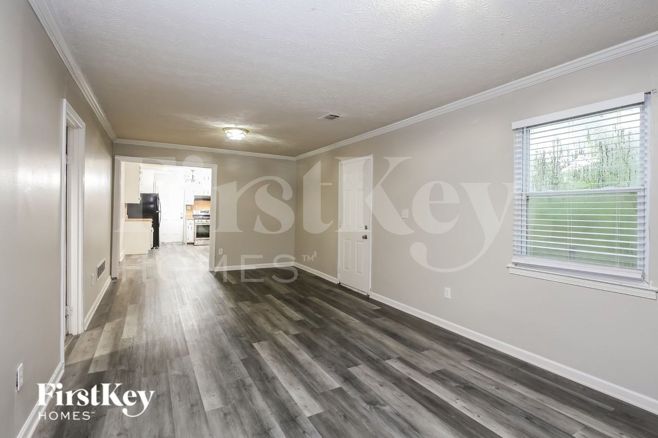 3800 Charlotte Dr - Photo 3 of 16