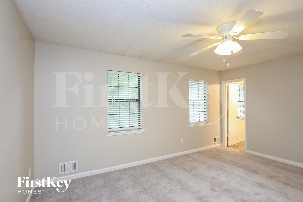 3800 Charlotte Dr - Photo 6 of 16
