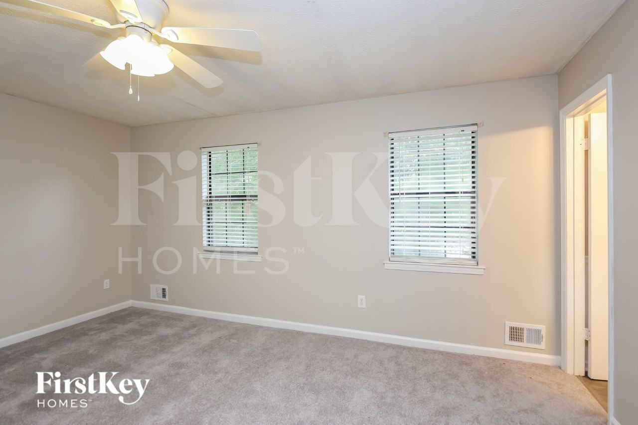 3800 Charlotte Dr - Photo 7 of 16