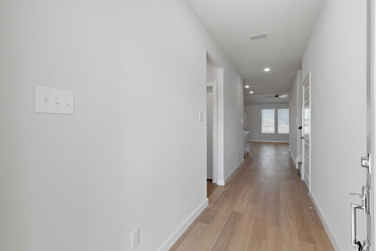 637 Sierra Rdg - Photo 3 of 26