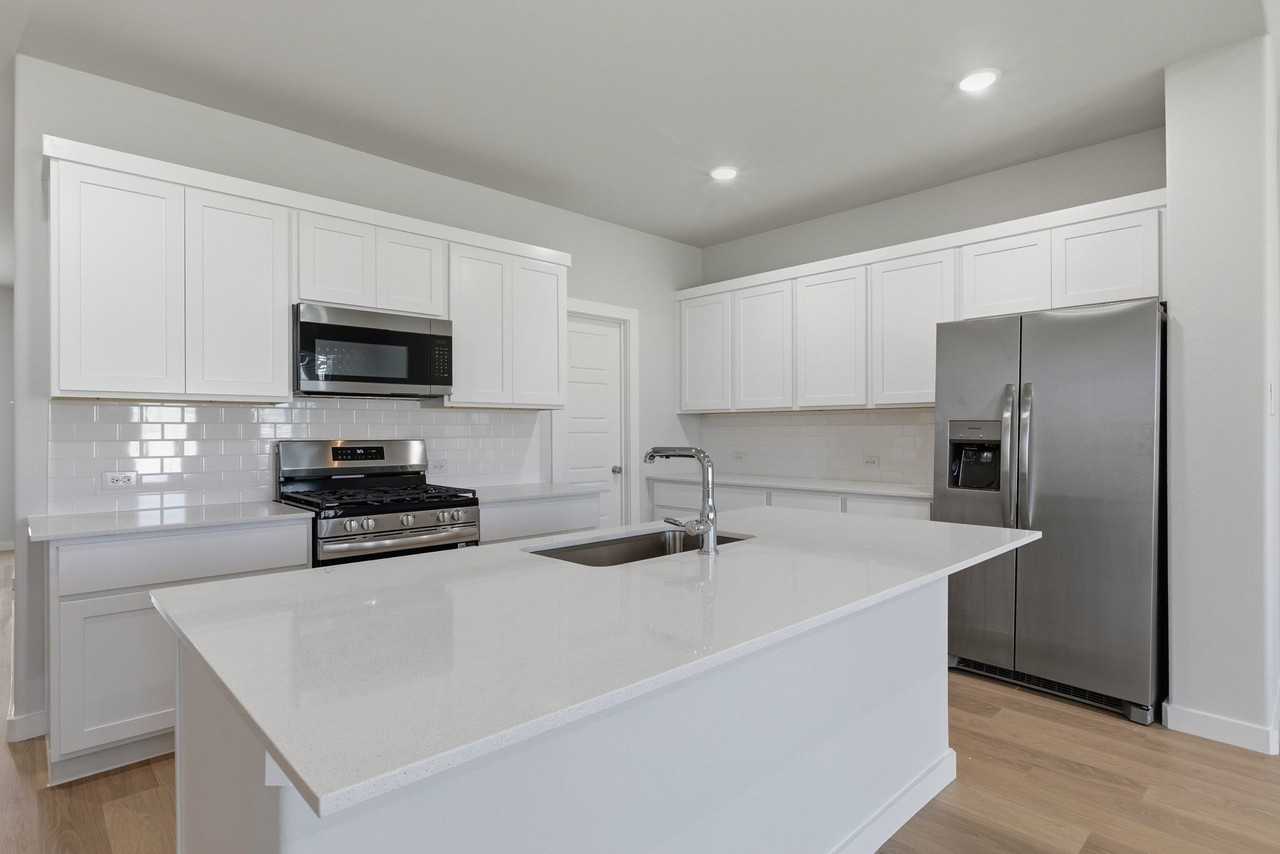 637 Sierra Rdg - Photo 7 of 26