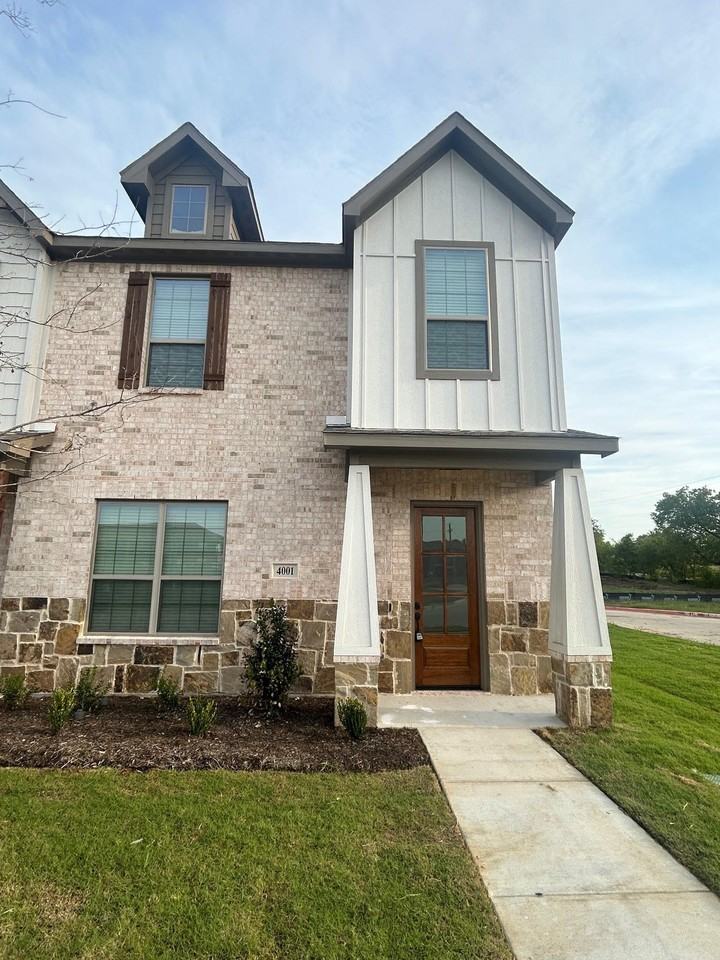 4001 Avion Dr - Photo 4 of 25