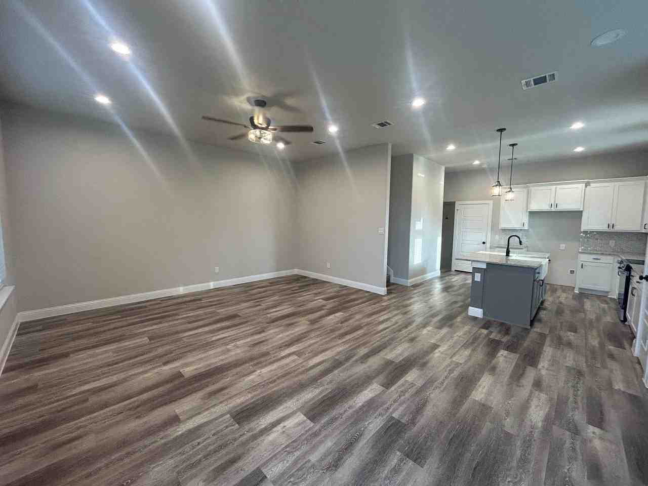 4001 Avion Dr - Photo 5 of 25