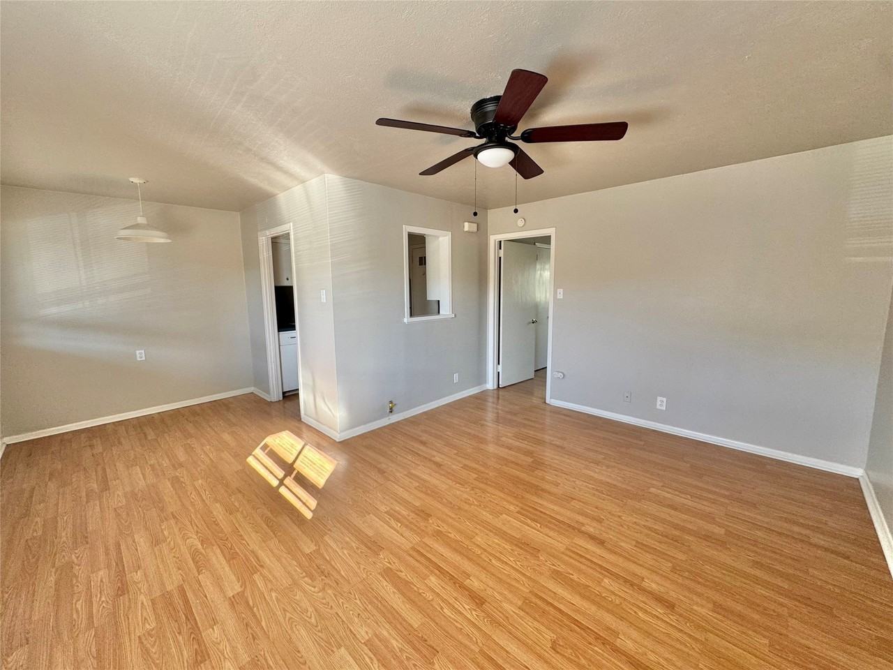 1112 Eagle Dr #5 - Photo 6 of 11