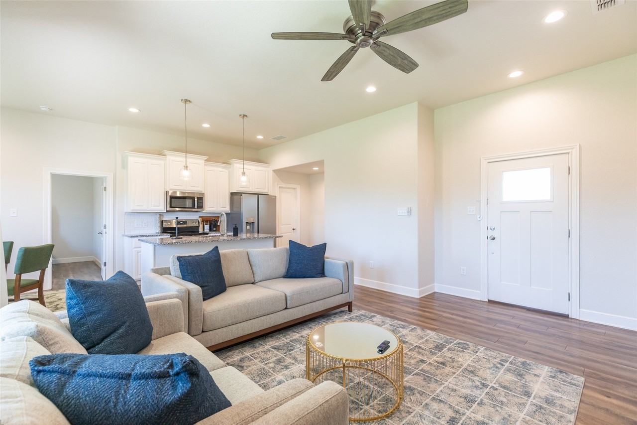 1709 Bandolero Rd - Photo 3 of 29