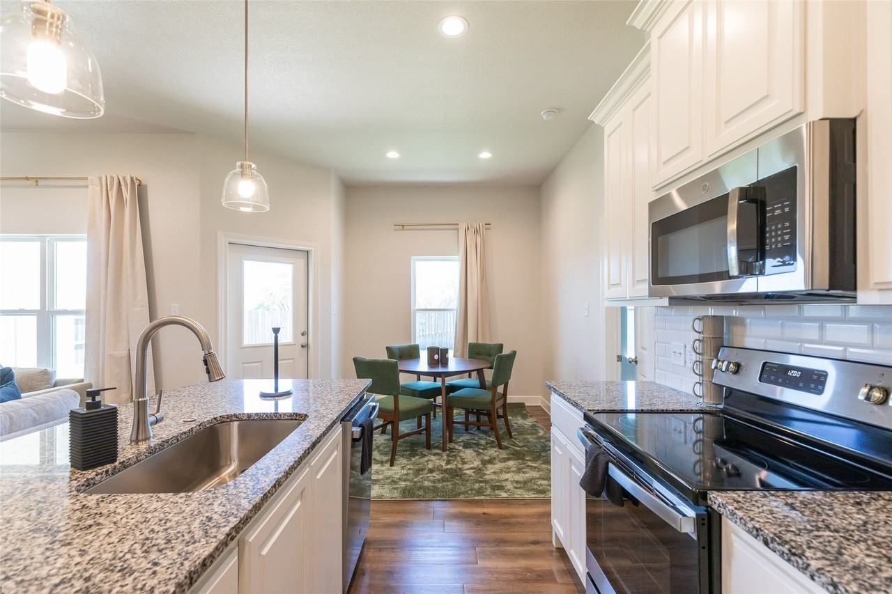 1709 Bandolero Rd - Photo 4 of 29