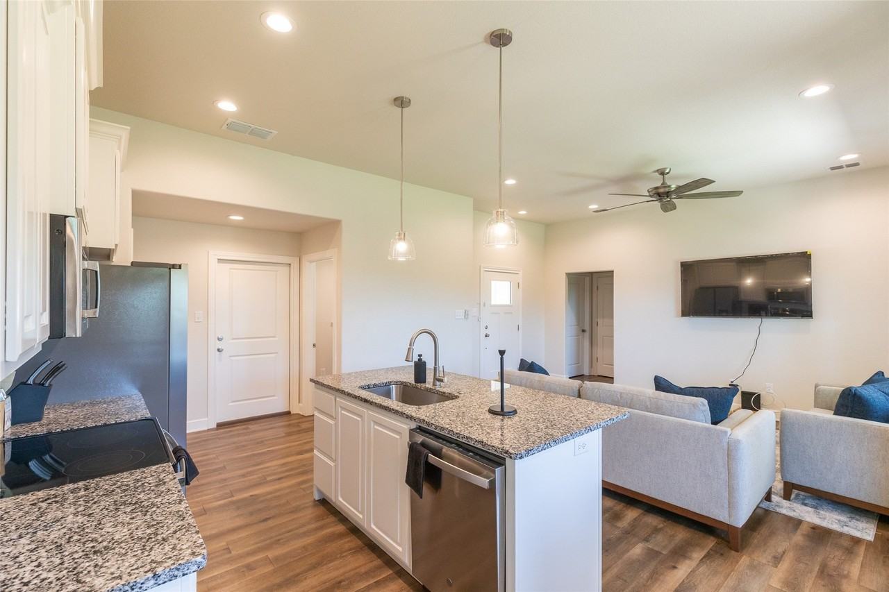 1709 Bandolero Rd - Photo 5 of 29
