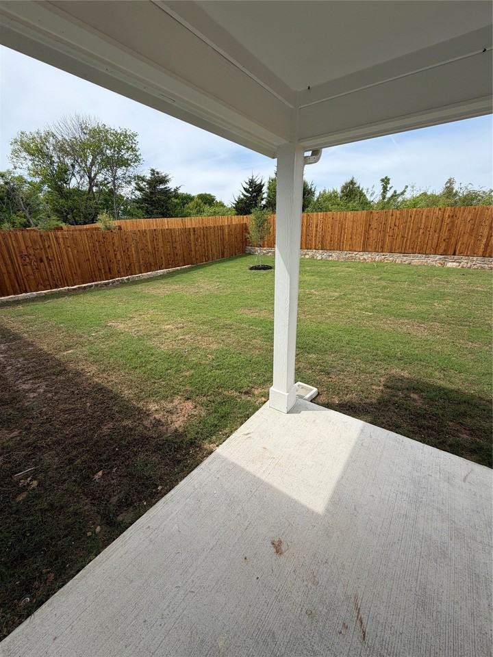 2203 Rannoch St - Photo 3 of 13