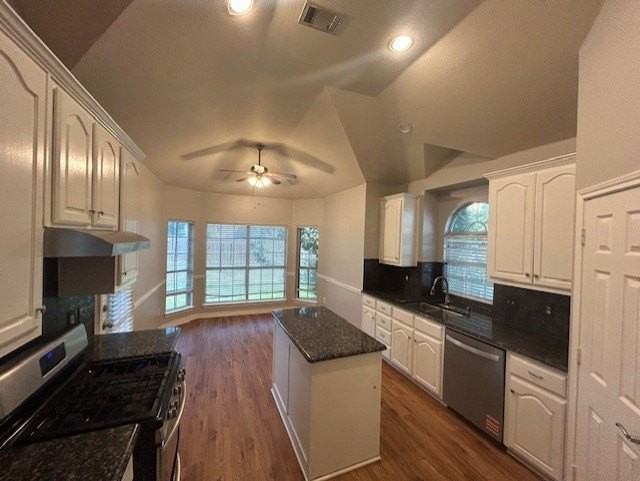 2105 Cardinal Dr - Photo 2 of 13
