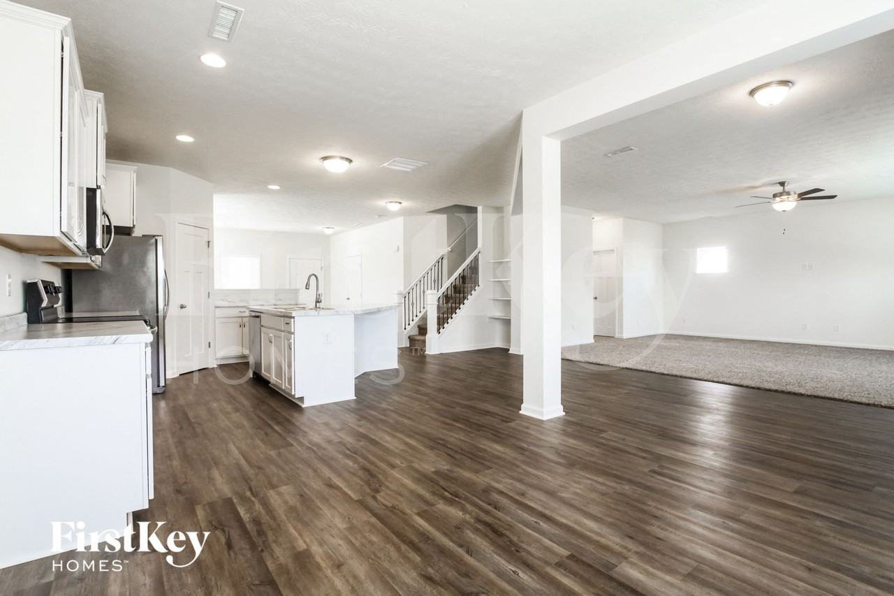 7240 Lockford Walk N - Photo 3 of 15