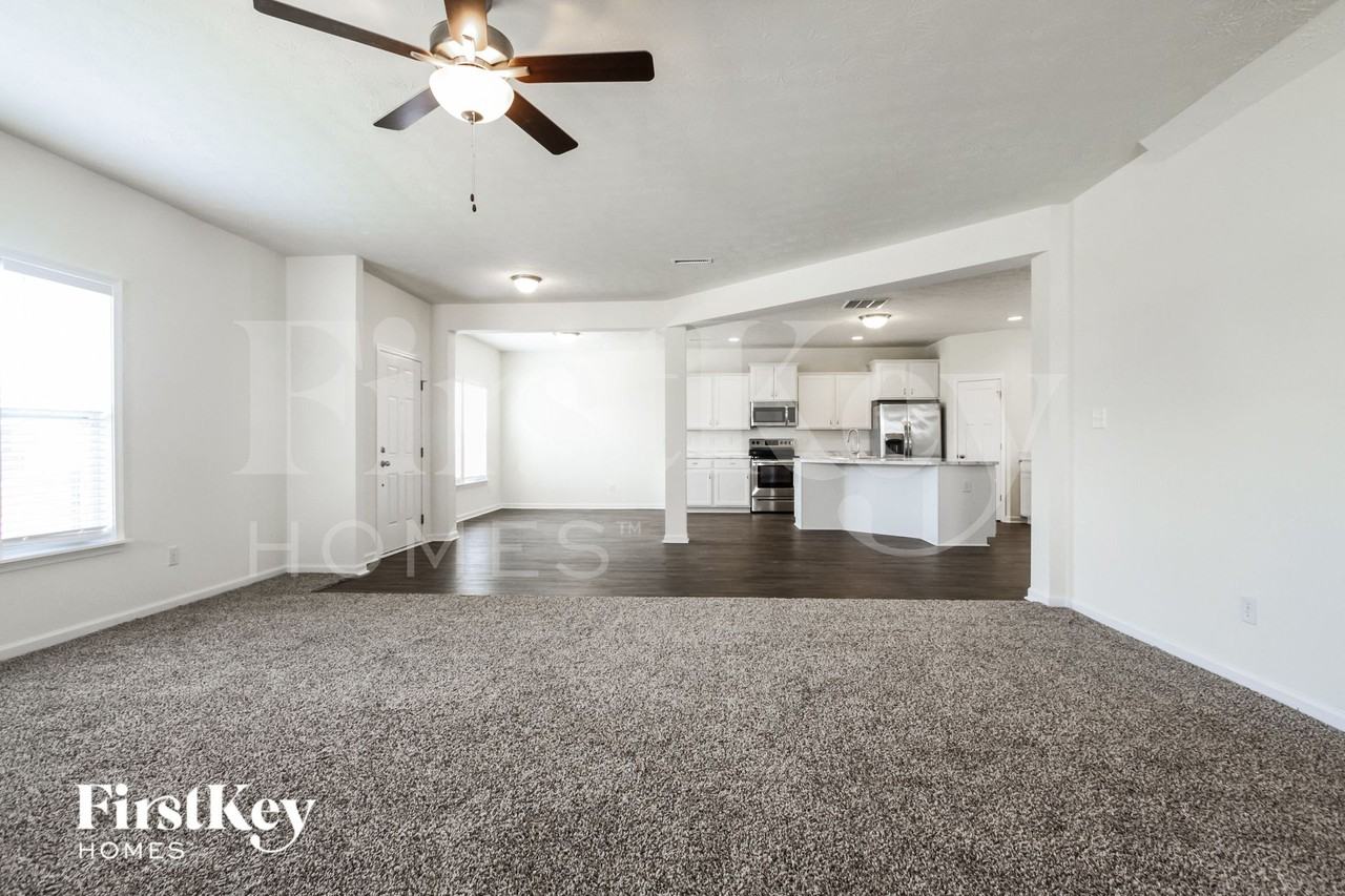 7240 Lockford Walk N - Photo 4 of 15