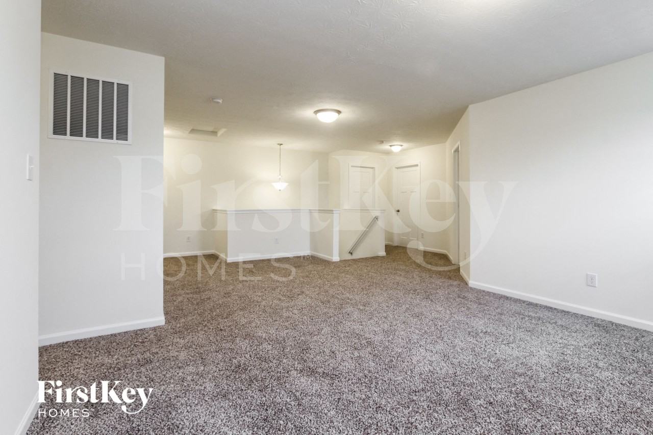 7240 Lockford Walk N - Photo 6 of 15