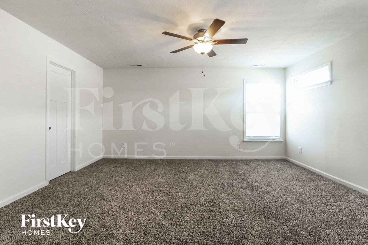 7240 Lockford Walk N - Photo 7 of 15