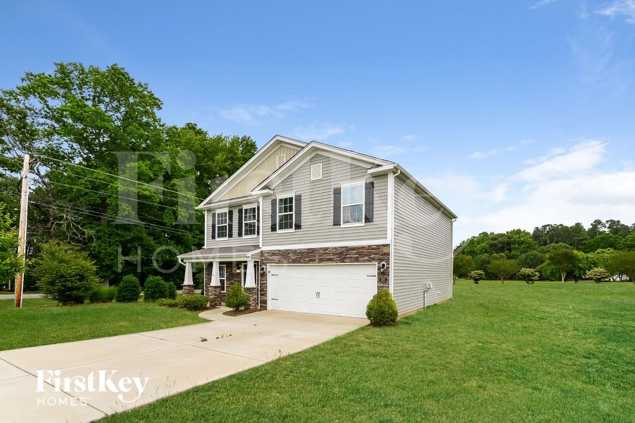 107 Sawyer Ln N - Photo 2 of 16