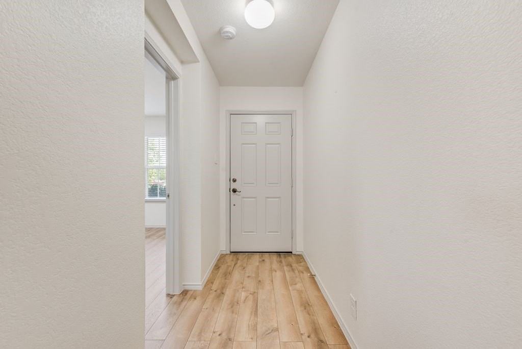 1123 Garnet St - Photo 5 of 30