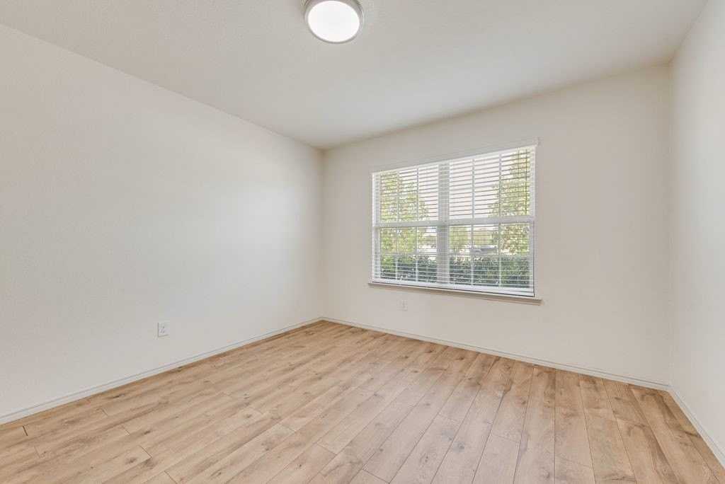 1123 Garnet St - Photo 7 of 30