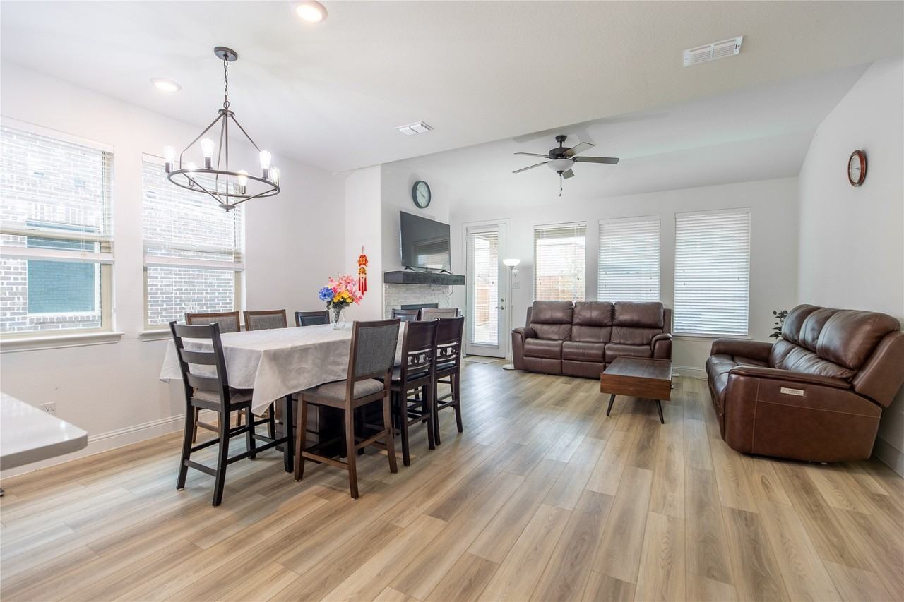 2340 Willow Garden Dr - Photo 3 of 20