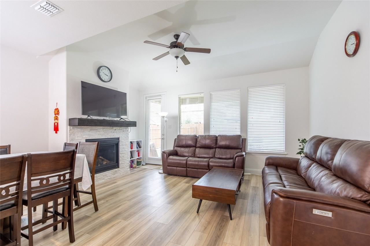 2340 Willow Garden Dr - Photo 5 of 20