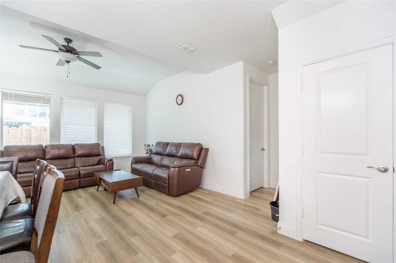 2340 Willow Garden Dr - Photo 6 of 20