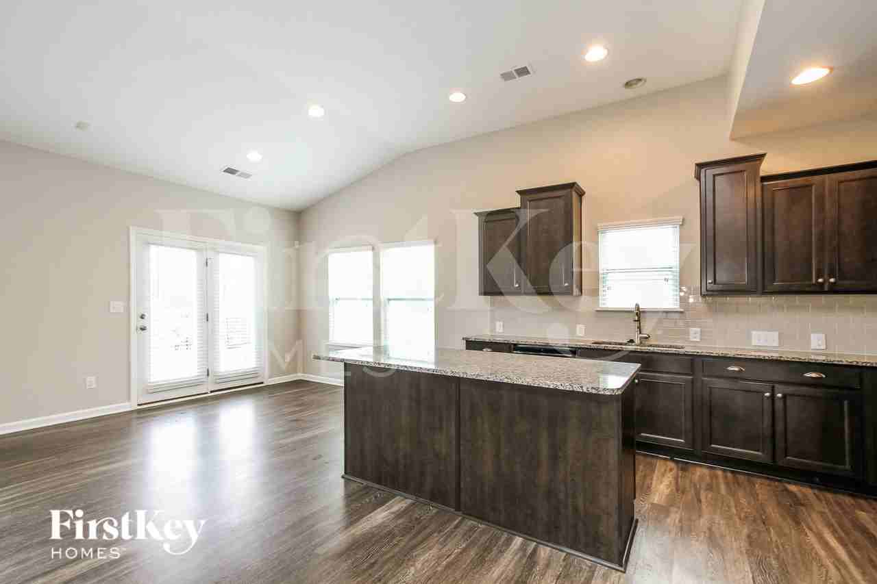 136 Avalon Reserve Dr - Photo 5 of 15