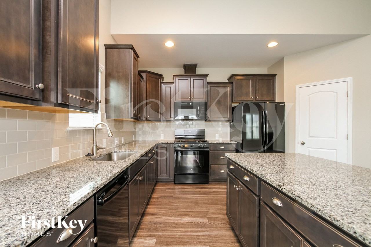 136 Avalon Reserve Dr - Photo 6 of 15