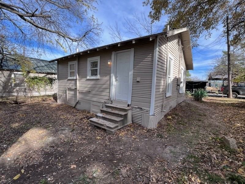 504 Lamar St - Photo 7 of 9