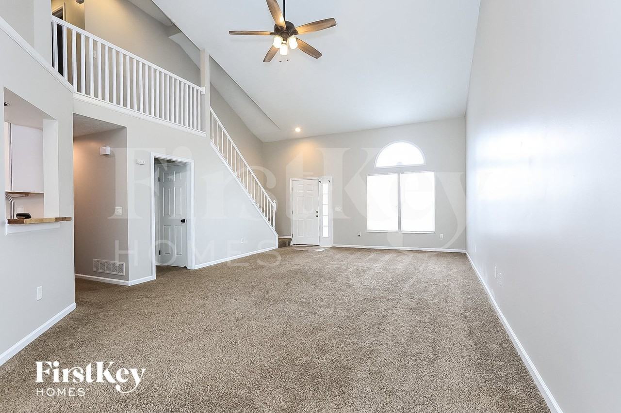 7593 Sun Valley Ct - Photo 4 of 15