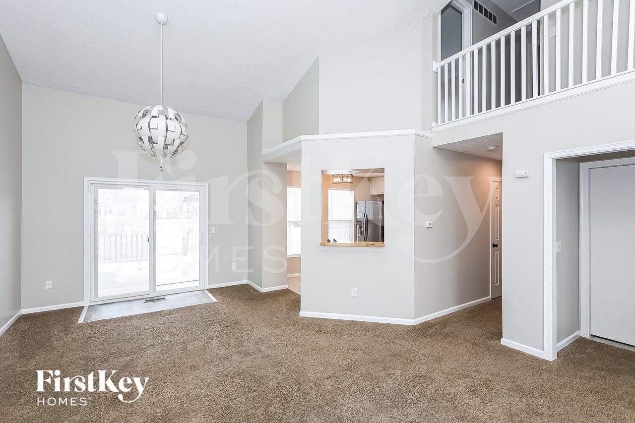 7593 Sun Valley Ct - Photo 5 of 15