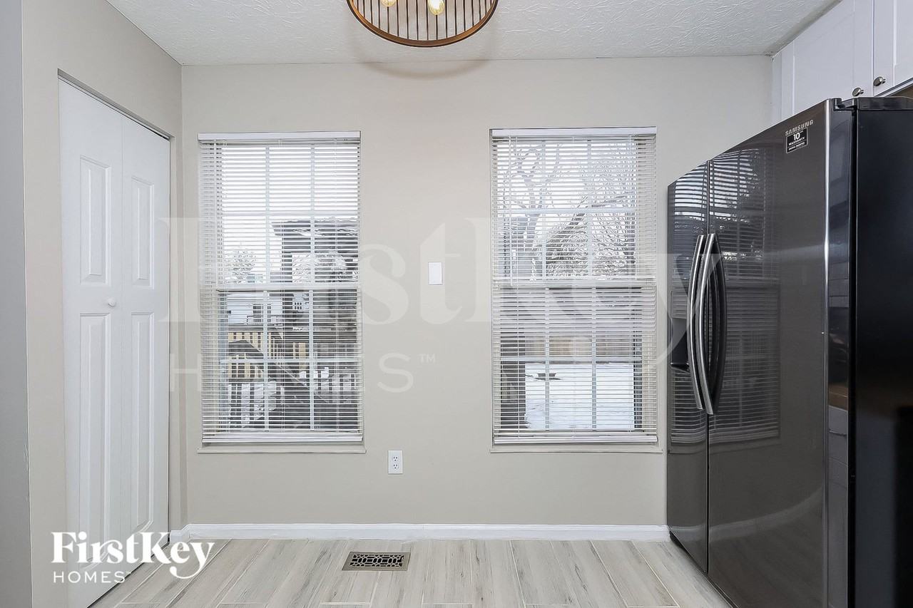 7593 Sun Valley Ct - Photo 6 of 15