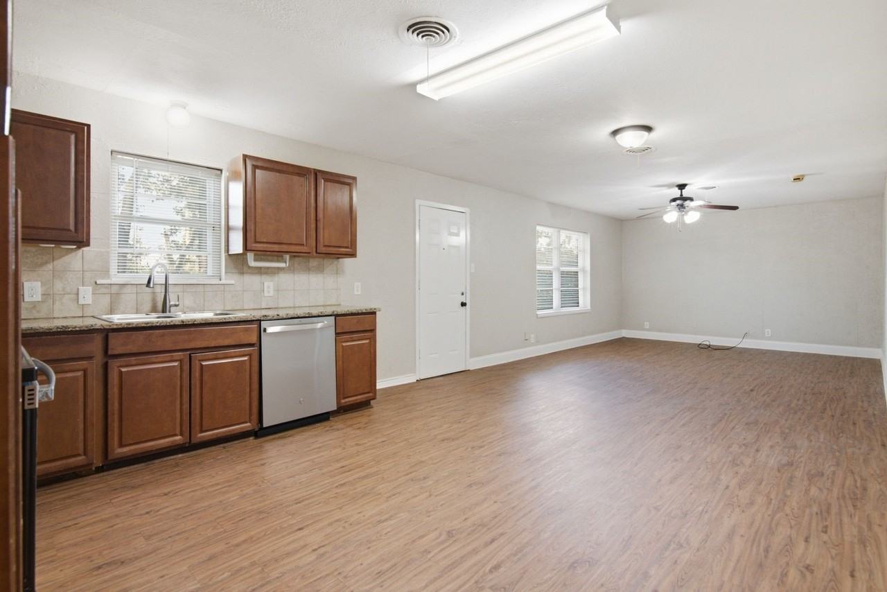 6500 Callahan Ct - Photo 6 of 27