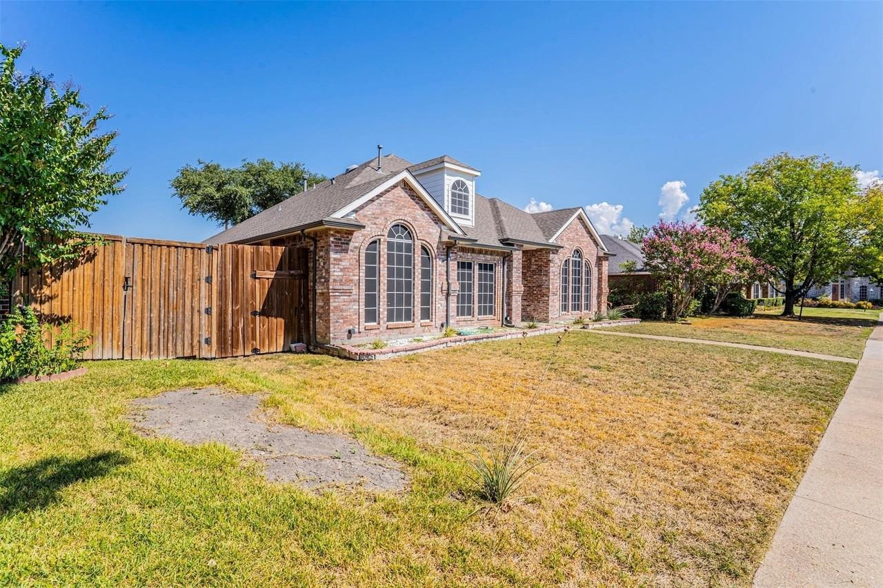 8409 Lake Bend Dr - Photo 2 of 25
