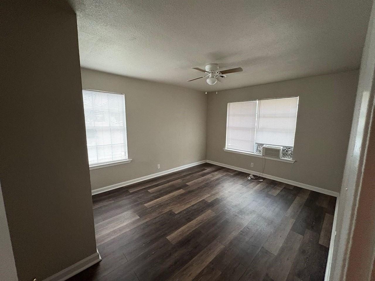 618 W Sycamore St - Photo 4 of 5