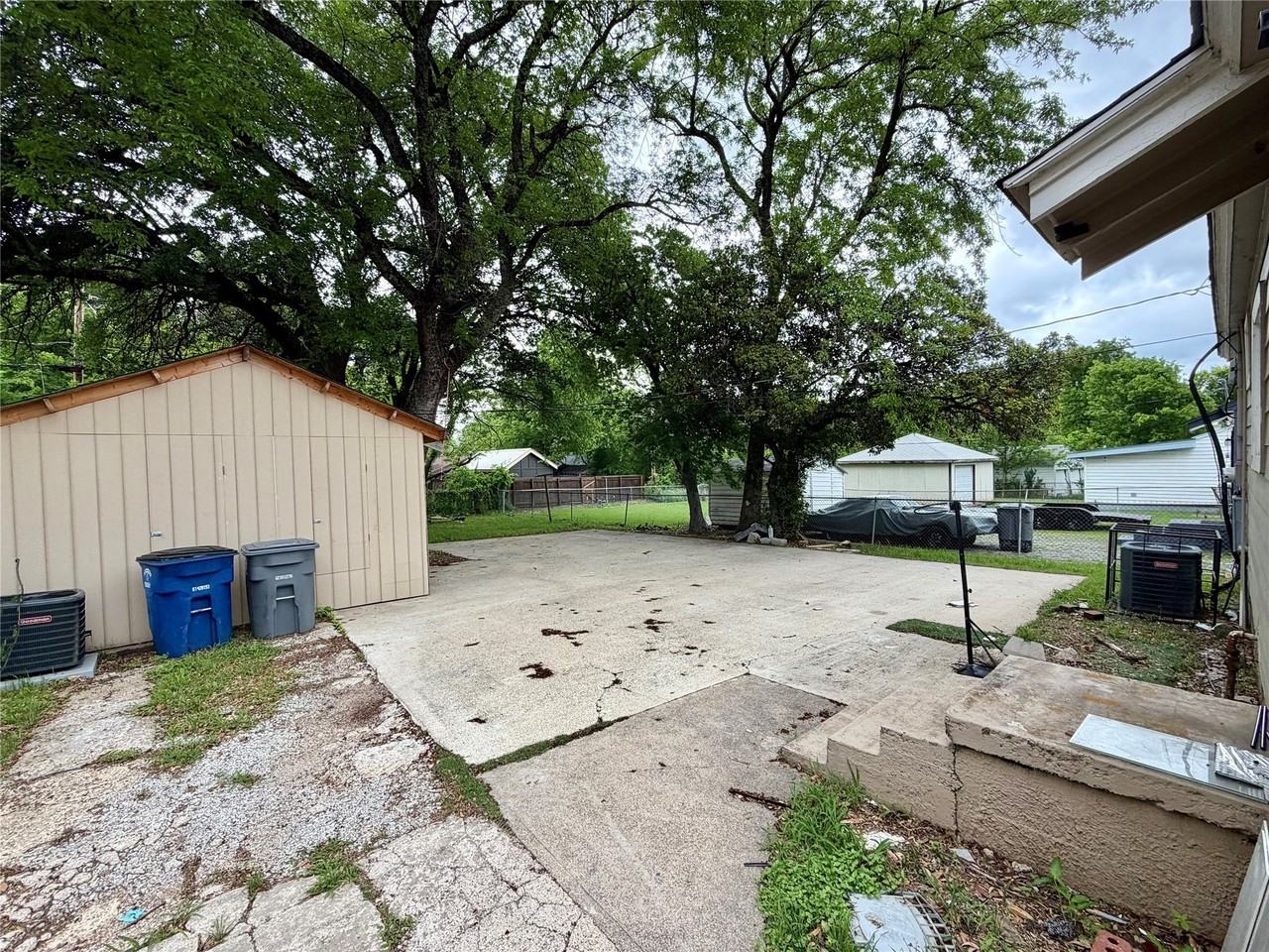 2303 Deer Path Dr - Photo 3 of 17