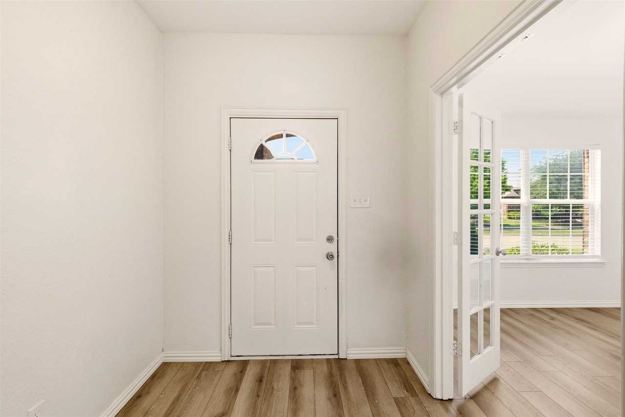 2201 Willow Creek Dr - Photo 2 of 18