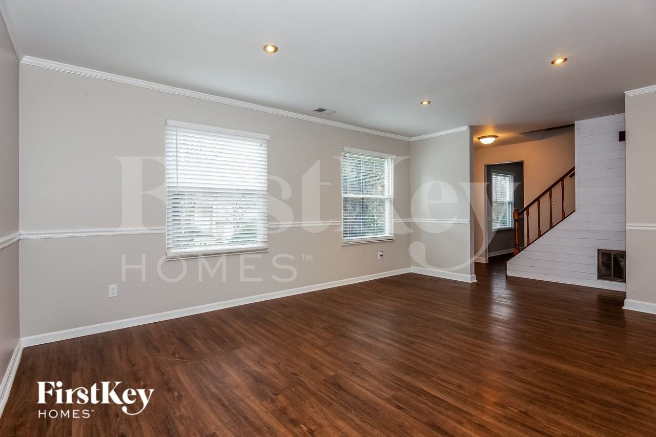 9512 Robert Burns Ct - Photo 2 of 15