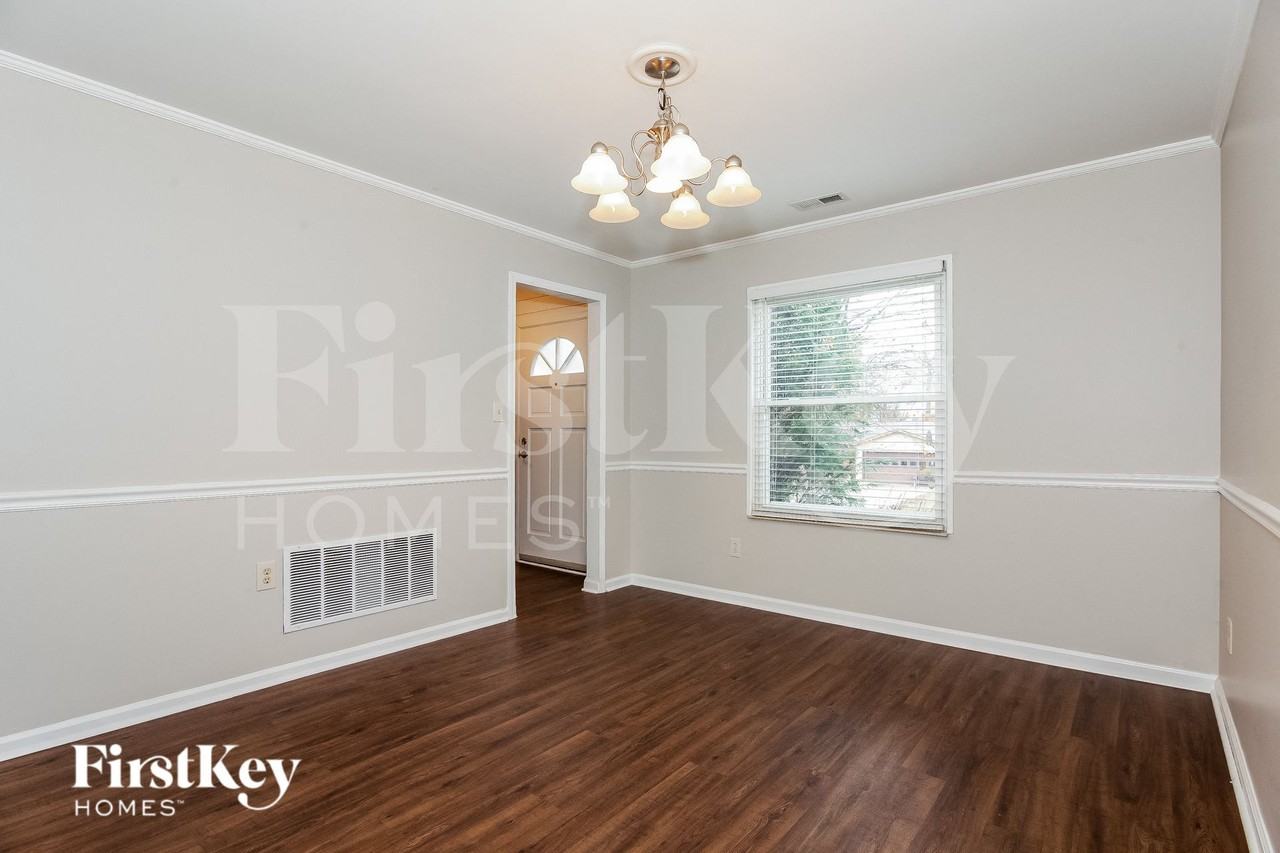 9512 Robert Burns Ct - Photo 3 of 15