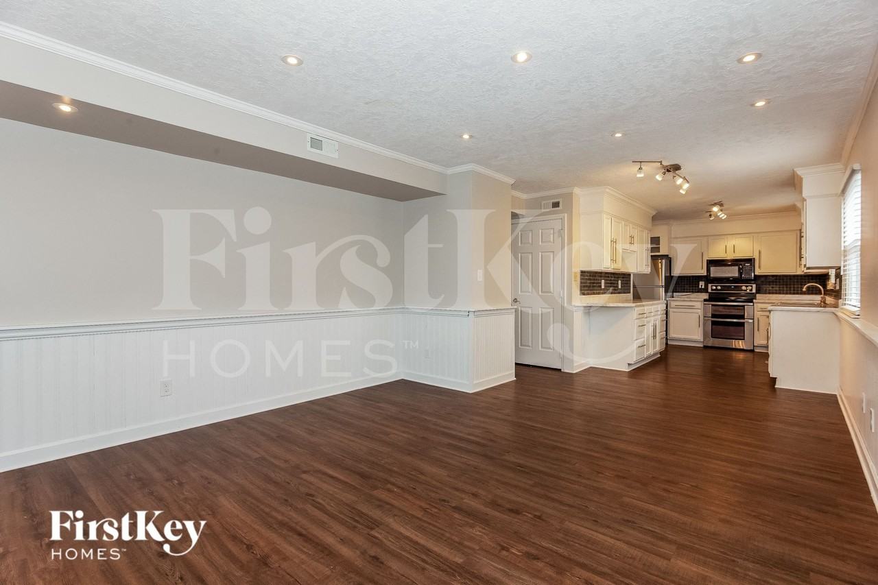 9512 Robert Burns Ct - Photo 6 of 15