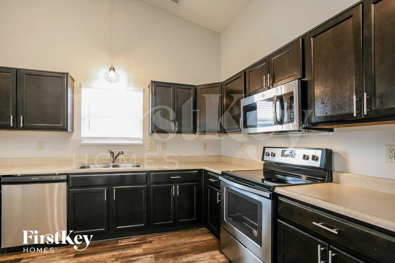 13815 Zion Ct - Photo 7 of 15