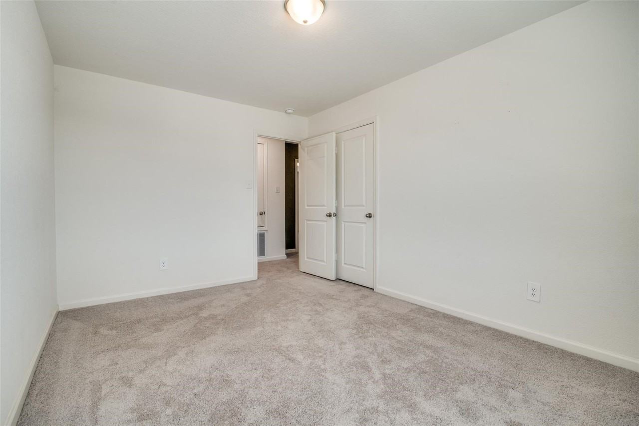 731 Yorkshire Dr - Photo 5 of 32