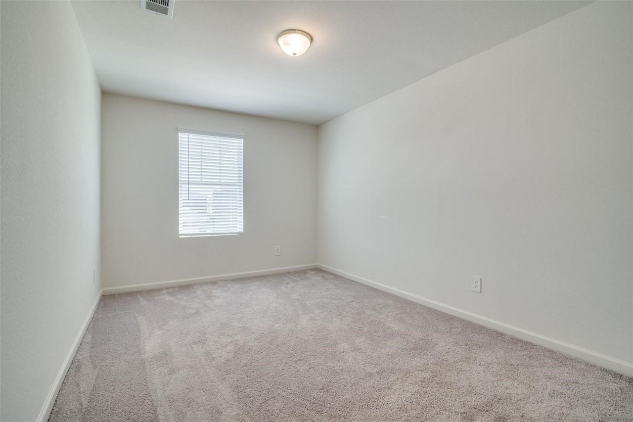 731 Yorkshire Dr - Photo 6 of 32